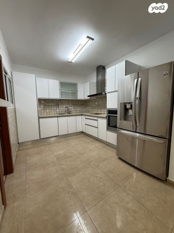 דירה, החלוצים 11, רובע הקריה, הסיטי, אשדוד