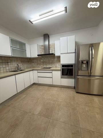 דירה, החלוצים 11, רובע הקריה, הסיטי, אשדוד