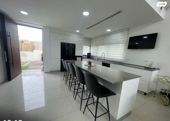 דו משפחתי, הרב הרצוג, המושבה הגרמנית, גן יבנה