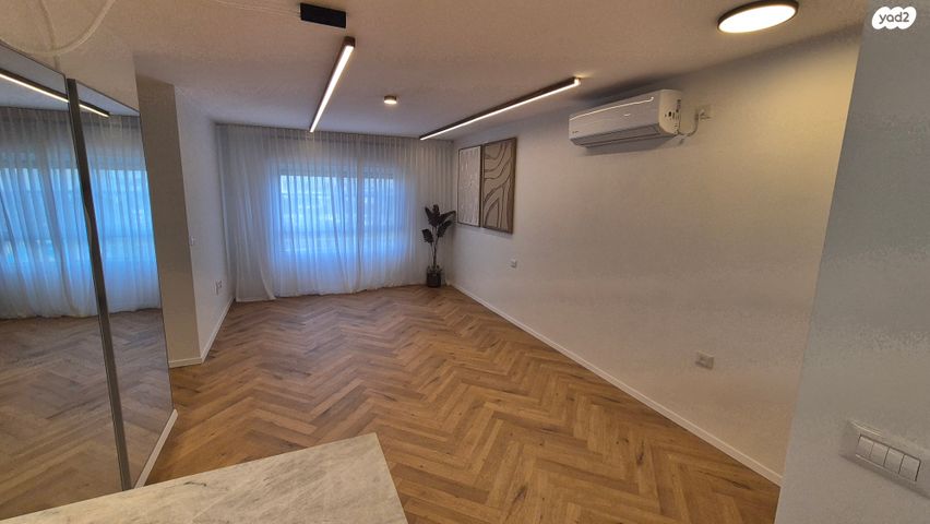 דירה, חללי אגוז, גני אביב, לוד