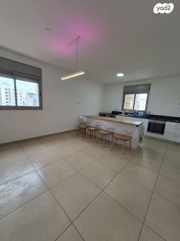 דירה, נווה גן, רמת השרון