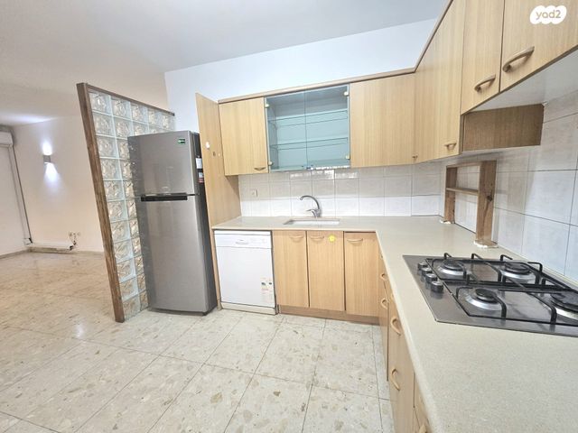 דירה, יוסף צבי 70, אזור הבילויים, רמת גן