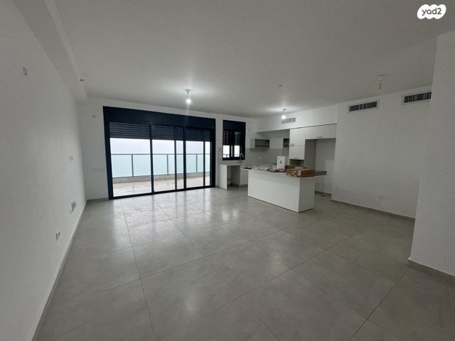 אמנון ליפקין שחק 