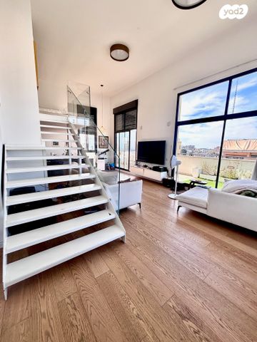 גג/ פנטהאוז, נחלת בנימין 133, פלורנטין, תל אביב יפו