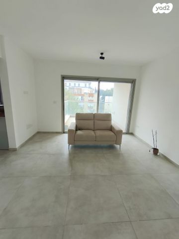 דירה, רעננה