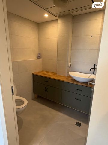 דירה, ניסים אלוני, צמרות איילון, פארק צמרת, תל אביב יפו