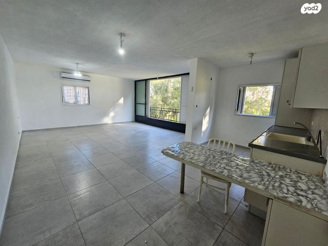 דירה, יאנוש קורצ'אק 10, לב העיר, בת ים