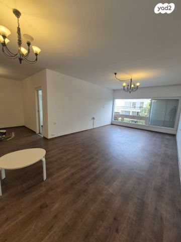 דירה, קרית יערים, רמת השרון