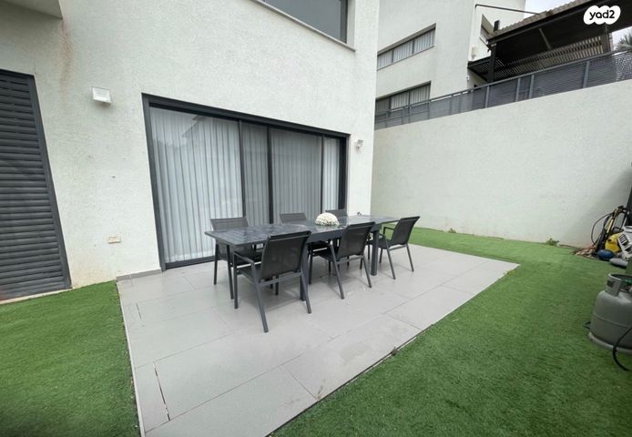 דו משפחתי, הרב הרצוג, המושבה הגרמנית, גן יבנה