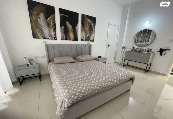 דו משפחתי, הרב הרצוג, המושבה הגרמנית, גן יבנה