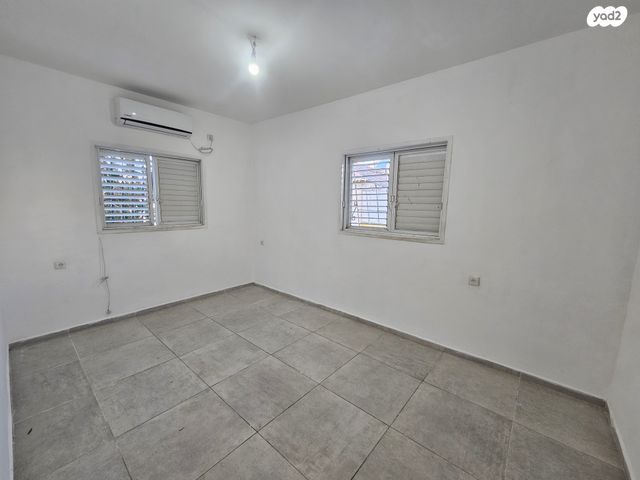 דירה, יאנוש קורצ'אק 10, לב העיר, בת ים