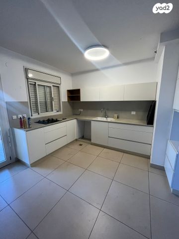 דירה, אסירי ציון 19, קרית שלום, תל אביב יפו