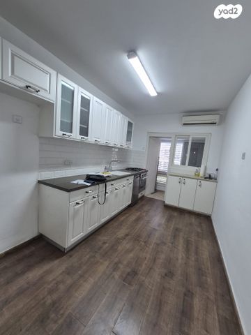 דירה, קרית יערים, רמת השרון