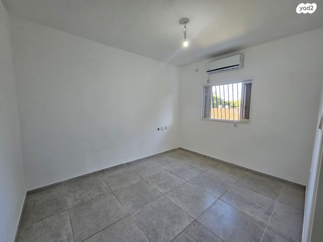 דירה, יאנוש קורצ'אק 10, לב העיר, בת ים