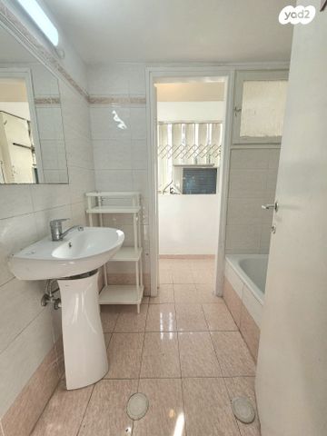 דירה, יוסף צבי 70, אזור הבילויים, רמת גן