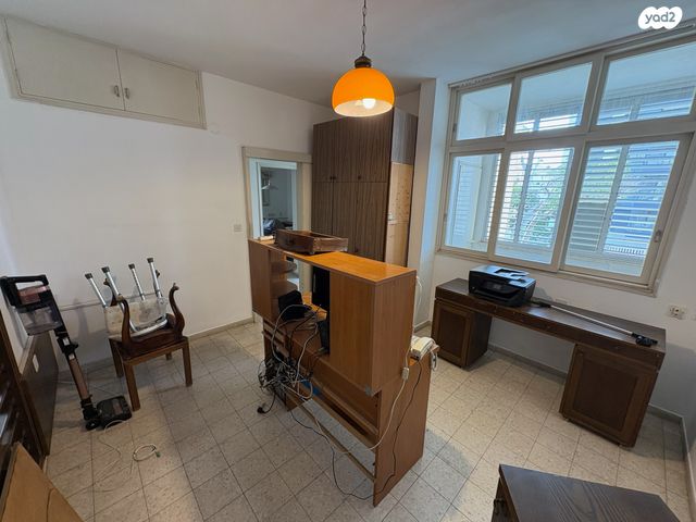 דירה, אהרון אייזנברג, רחובות