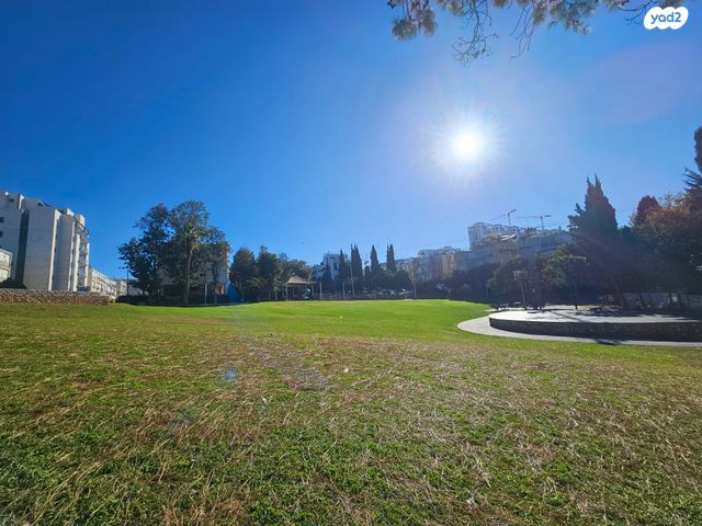 דירה, יאנוש קורצ'אק 10, לב העיר, בת ים