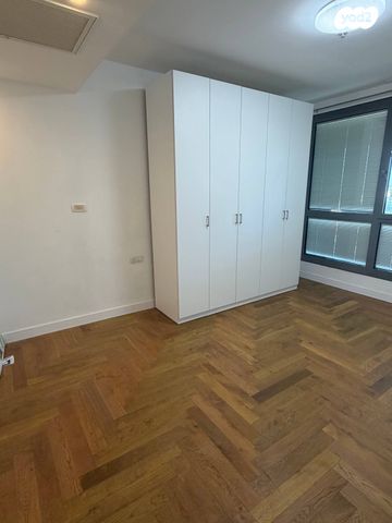 דירה, ניסים אלוני, צמרות איילון, פארק צמרת, תל אביב יפו