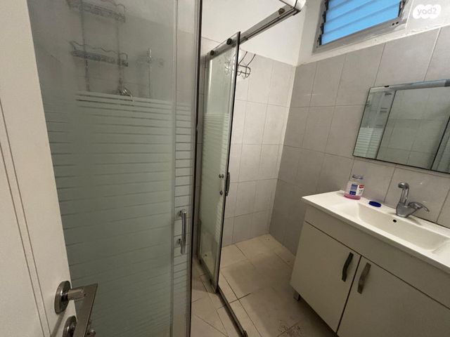 דירה, פסח פרלמן, עכו