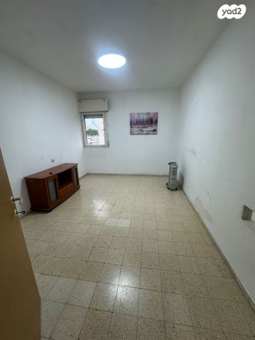 דירה, לוחמי הגטאות 4, צור שלום, קרית ביאליק