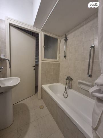 דירה, קרית יערים, רמת השרון