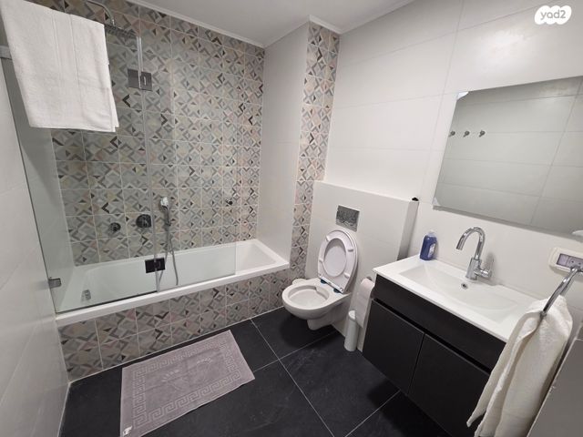 דירת גן, בנימין ד'ישראלי, טלביה, קוממיות, ירושלים