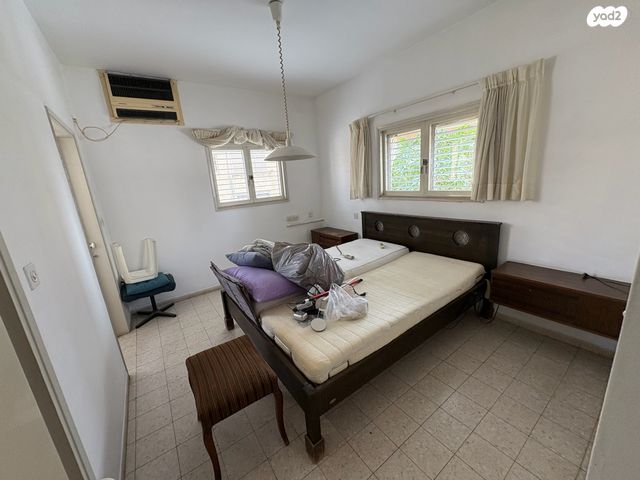 דירה, אהרון אייזנברג, רחובות