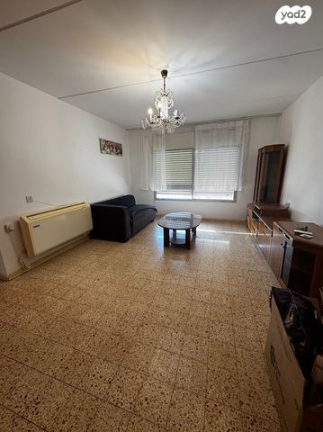 דירה, שדרות זלמן שז"ר 27, עין שרה, נהריה