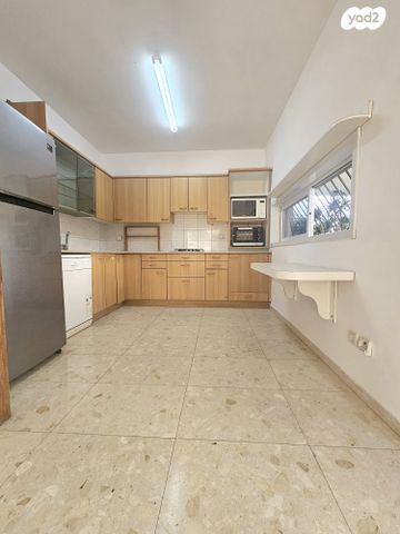 דירה, יוסף צבי 70, אזור הבילויים, רמת גן