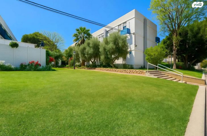 קיבוץ גלויות 57