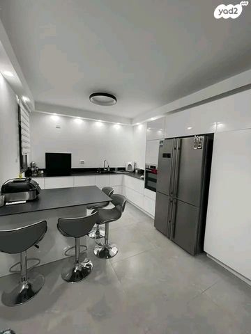 דירה, ביאליק, מרכז, קרית עבודה, חולון