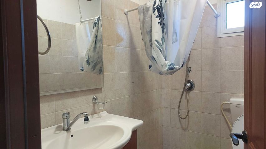 דו משפחתי, מעונה