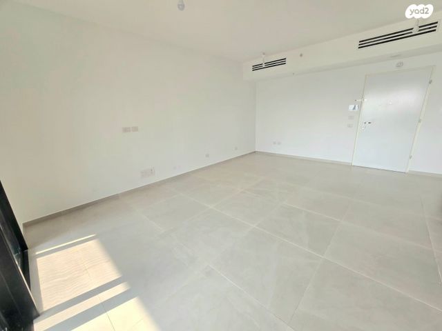 דירה, אמנון ליפקין שחק, נוף הטיילת, נתניה