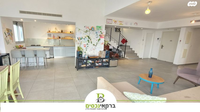 גג/ פנטהאוז, סמטת נוגה, רמתיים, הוד השרון