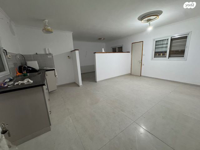 יחידת דיור, בר אילן, יצחק, חדרה