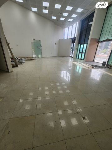 חנויות/ שטח מסחרי