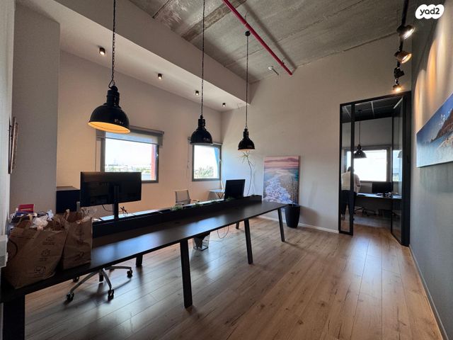 משרדים, קיסריה