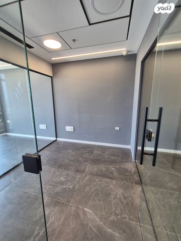 משרדים, הרב ניסנבאום, בת ים