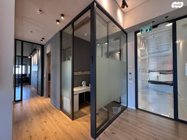 משרדים, קיסריה