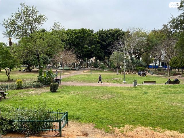 חנויות/ שטח מסחרי