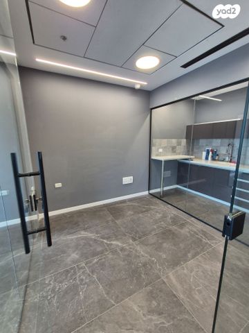 משרדים, הרב ניסנבאום, בת ים