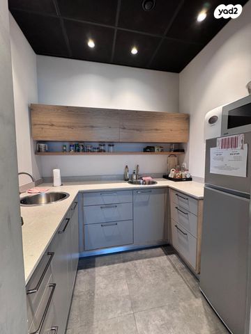 משרדים, קיסריה