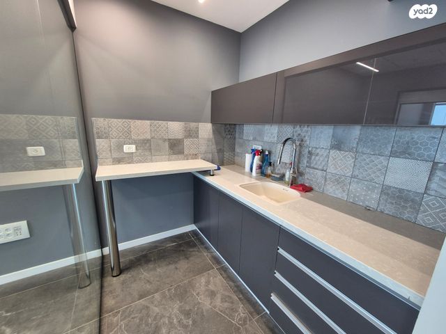 משרדים, הרב ניסנבאום, בת ים