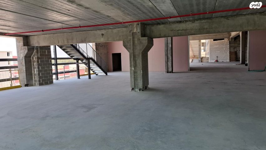 מבני תעשיה, בן ציון גליס, פתח תקווה