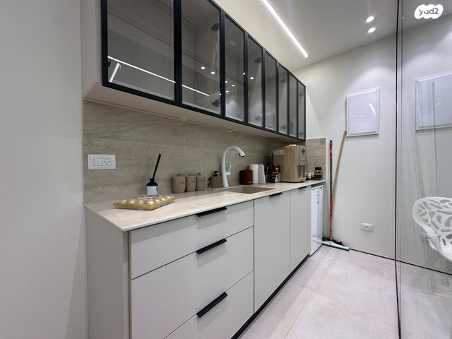 משרדים, שושנה דמארי 1, משכנות האומנים, קרית מוצקין