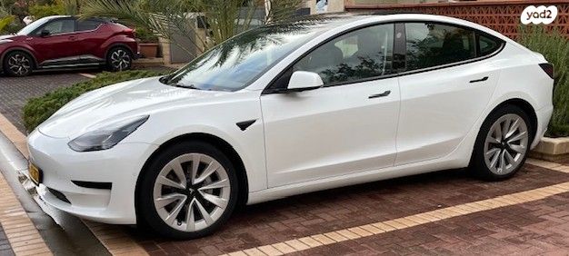 מודעת רכב טסלה מודל 3