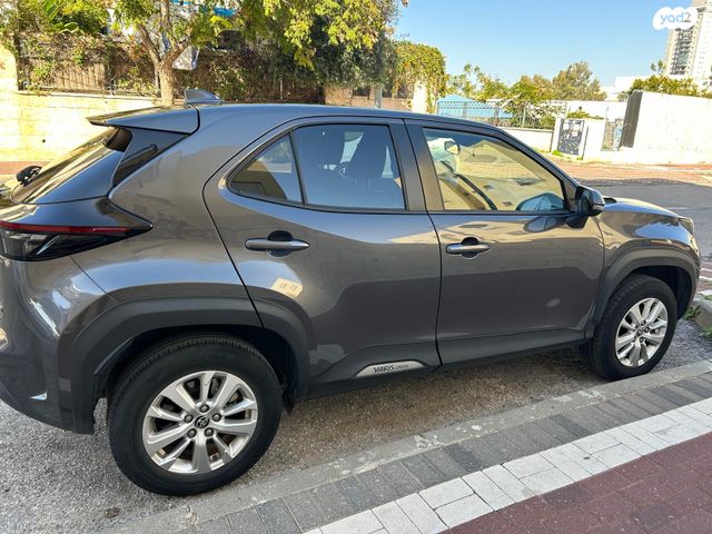 טויוטה יאריס קרוס