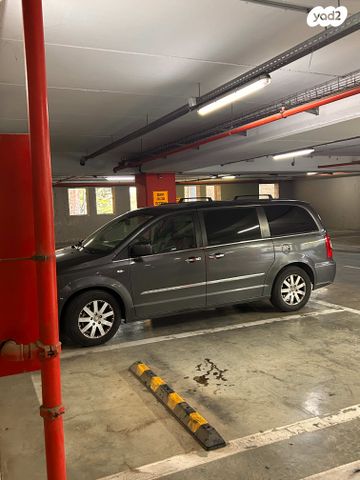 מודעת רכב קרייזלר גראנד וויאג'ר