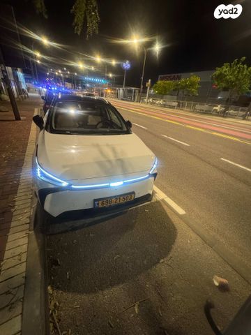 מודעת רכב ג׳ילי Geometry C