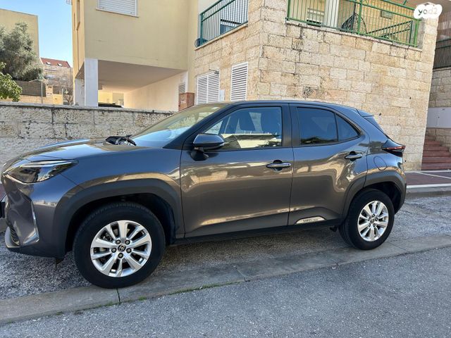 טויוטה יאריס קרוס